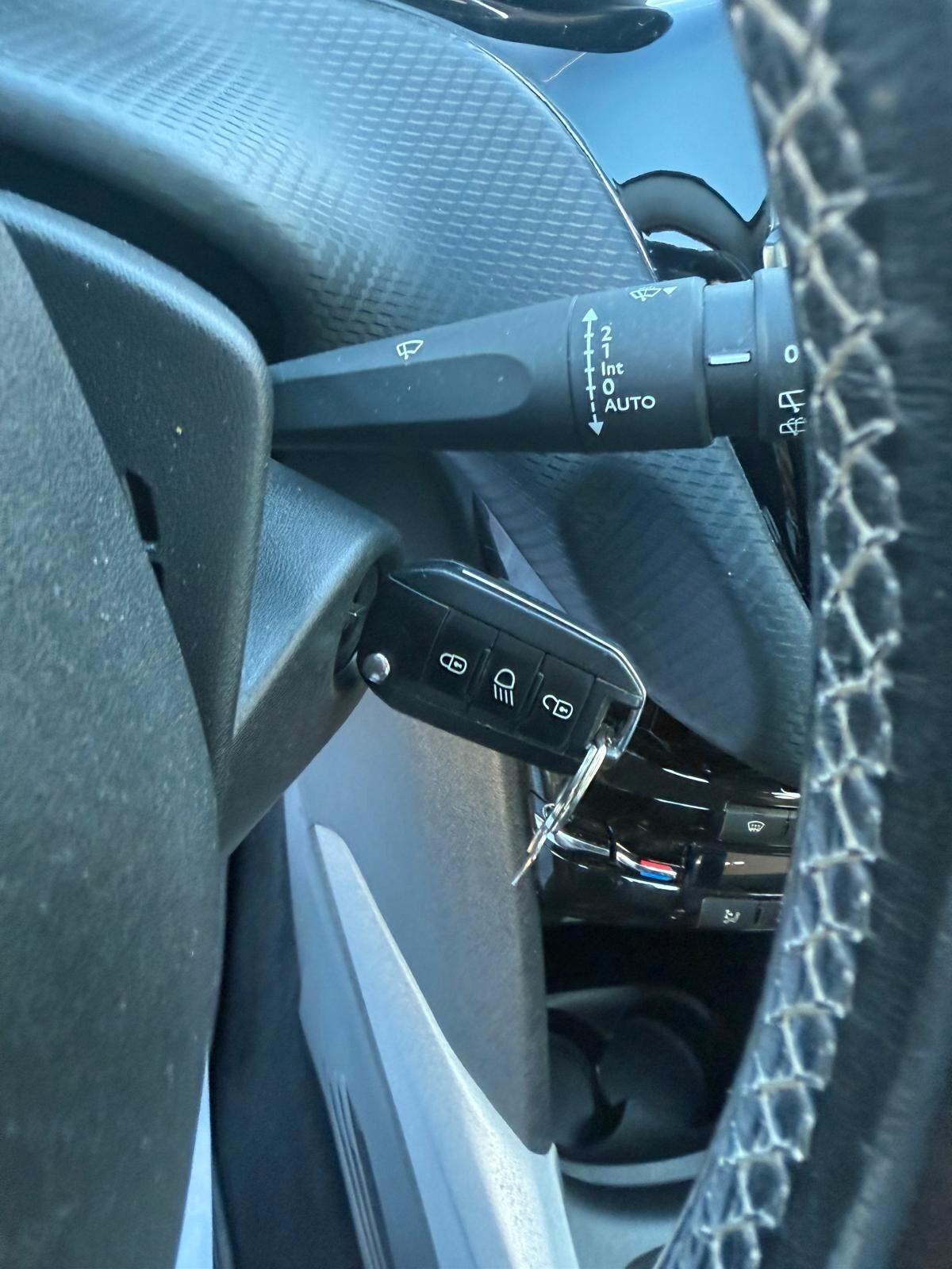 Peugeot 2008 PureTech 82 Allure + GPL - OK NEOPATENTATI