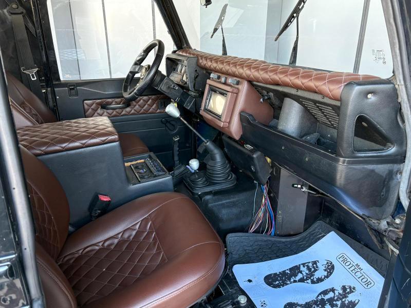 LAND ROVER DEFENDER 90