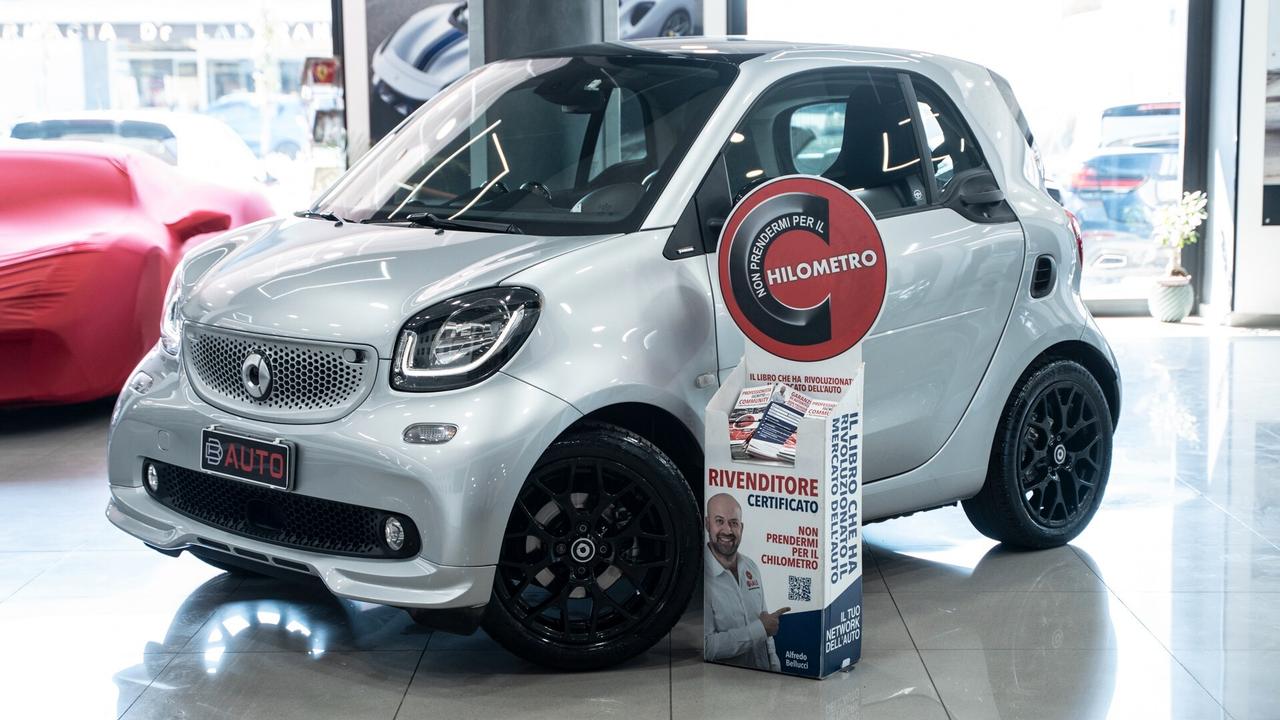 Smart ForTwo 1.0 SUPERPASSION 71 CV TWINAMIC AUTO 16" LED NAVI