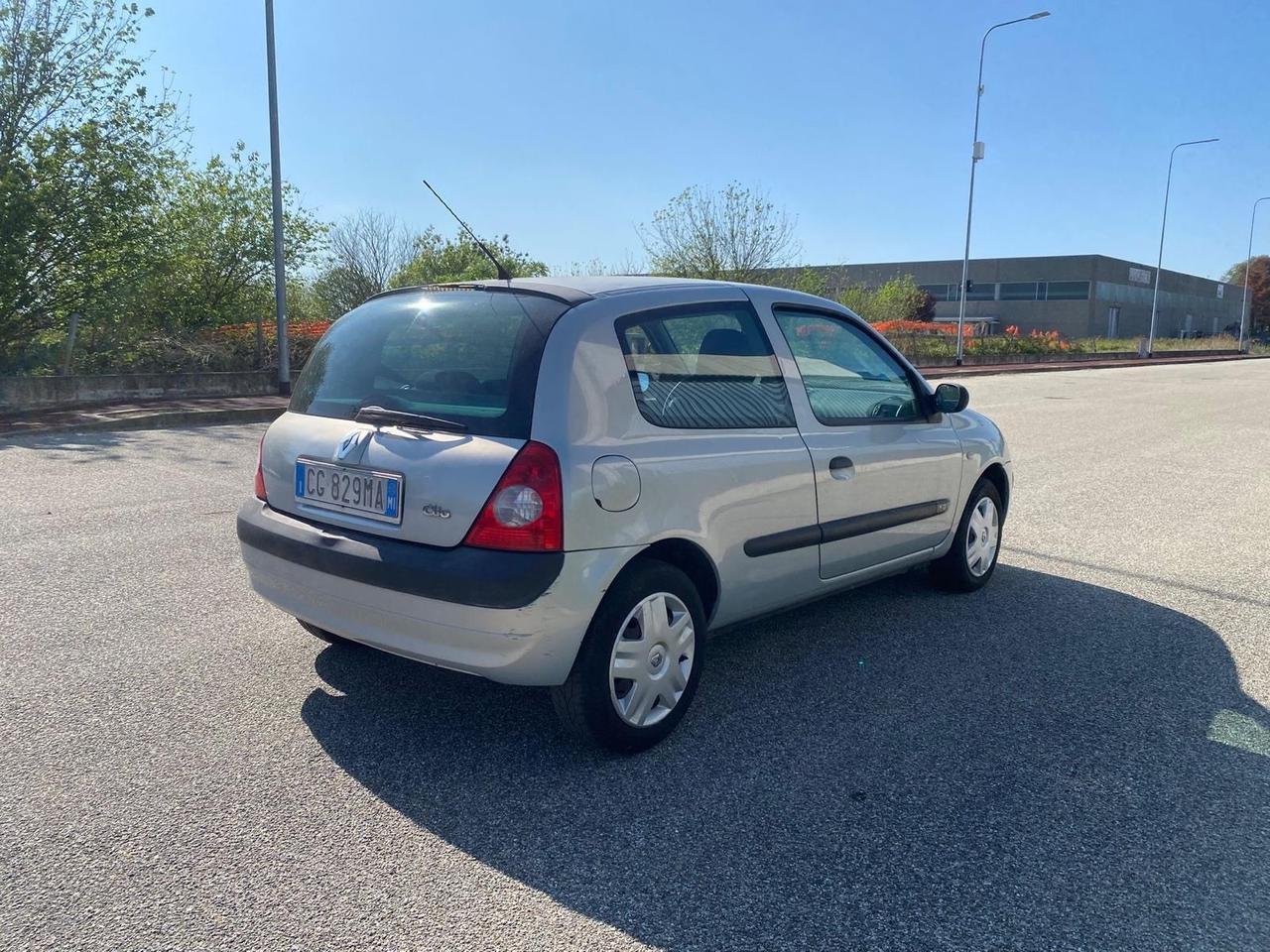 Renault Clio 1.2 16V cat 3 porte Privilège