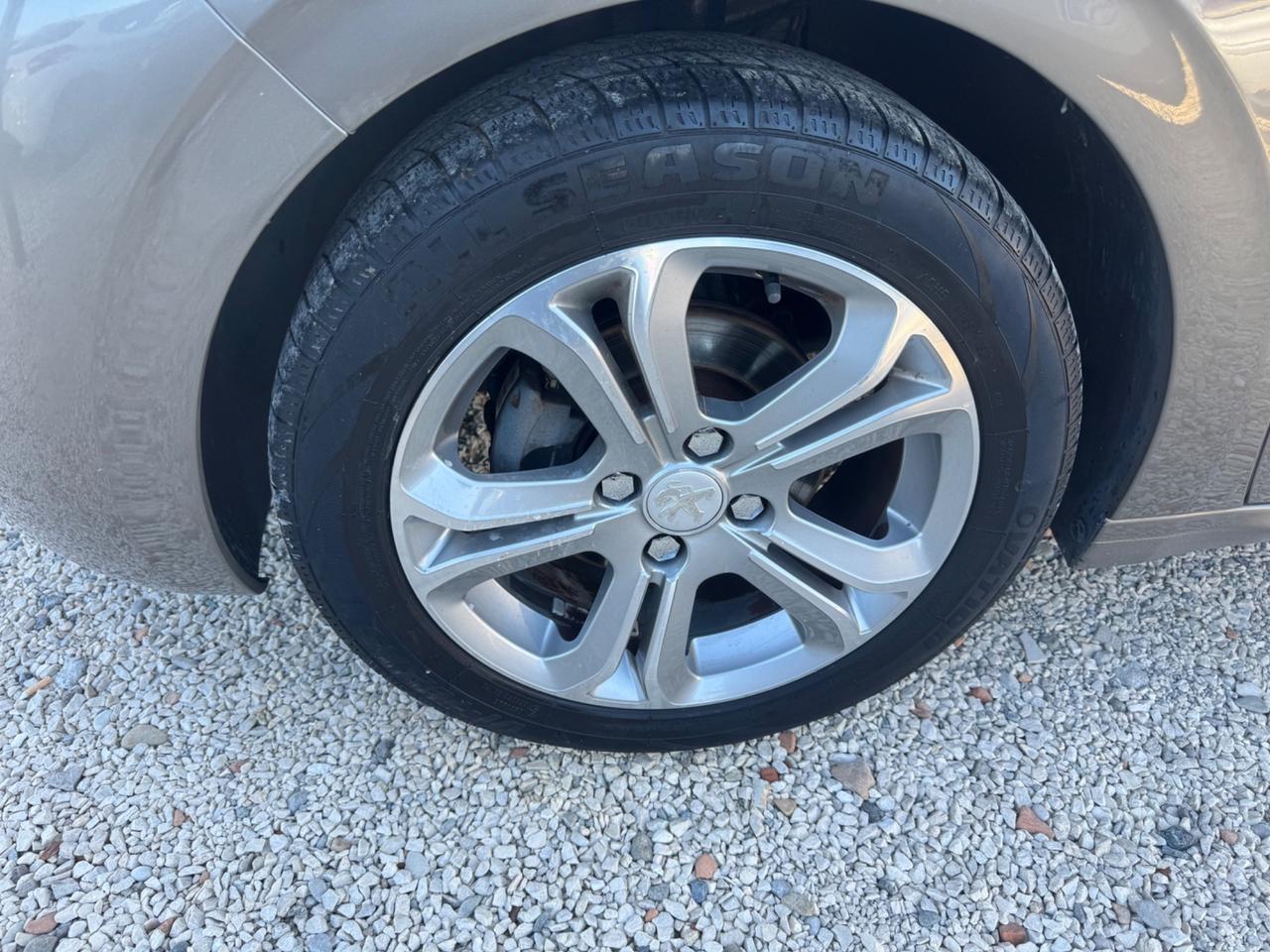 Peugeot 208 1.2 VTi 82 CV 5 porte Allure