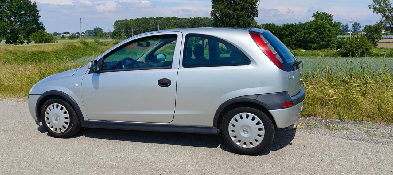 Opel Corsa 1.0 Benzina - Neopatentati