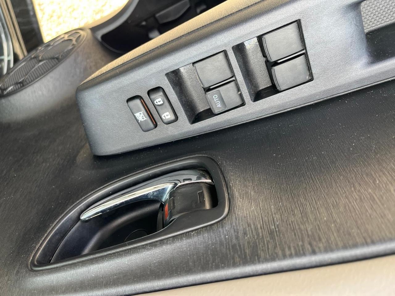 Toyota yaris 5P-1.0 benz-98000km-Full-2012