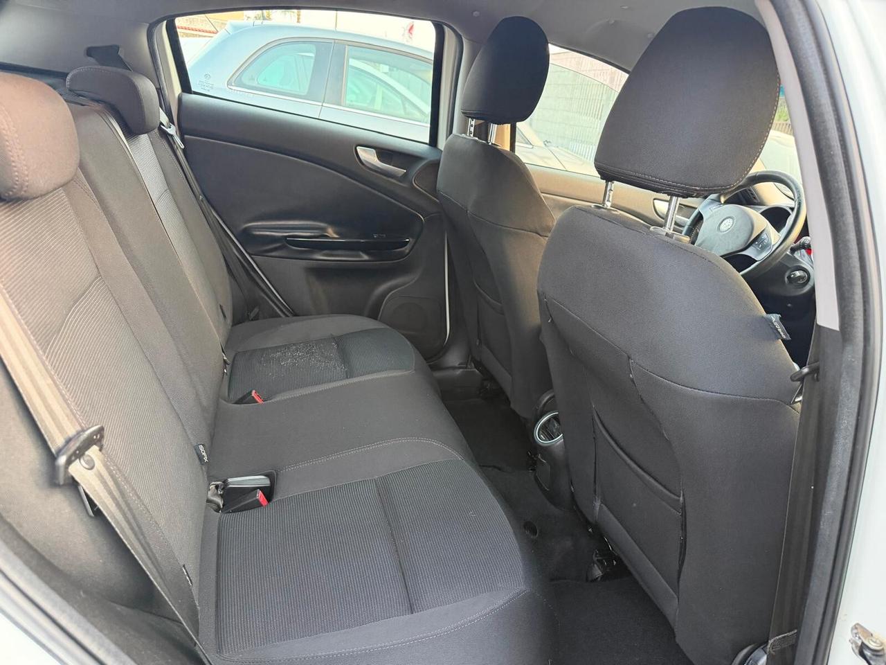 Alfa Romeo Giulietta 1.6 JTDm-2 105 CV Distinctive-2010