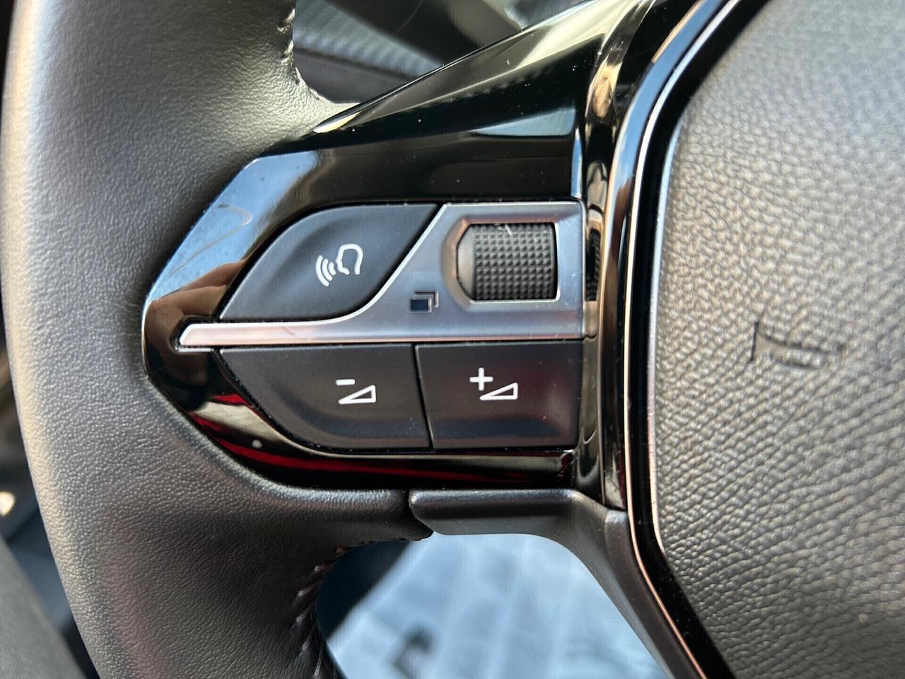 Peugeot 2008 BlueHDi 110 S&S ALLURE PACK