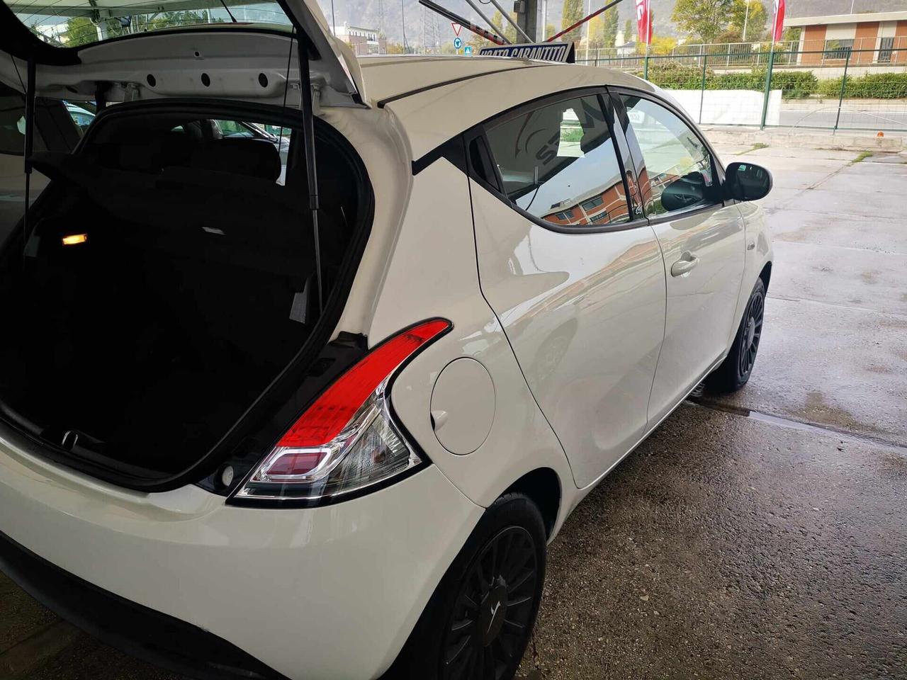 Lancia Ypsilon 1.2 69 CV 5 porte Gold