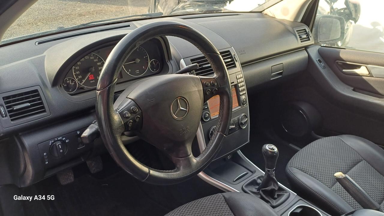 Mercedes-benz A 160 CDI BlueEFFICIENCY Avantgarde