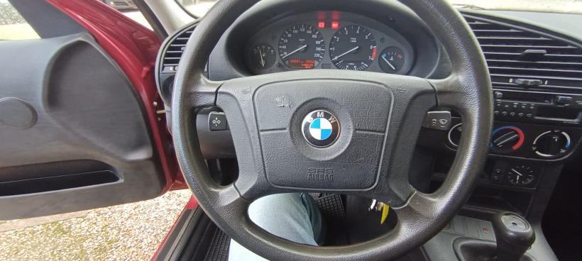 BMW Serie 3 Berlina E36 318i Europa