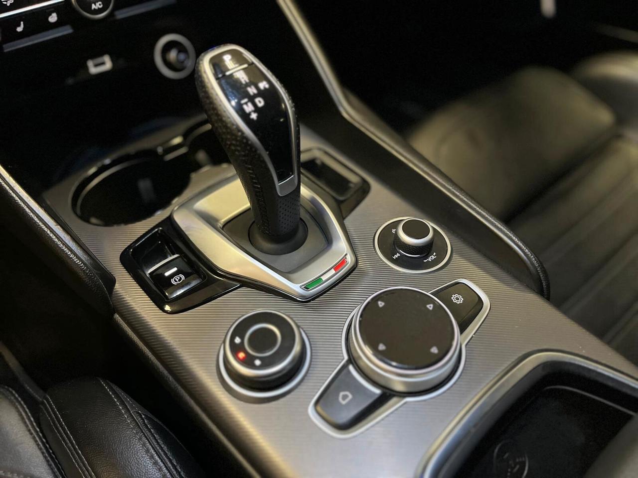 Alfa Romeo Giulia 2.2 Turbodiesel 210 CV AT8 AWD Q4 Veloce