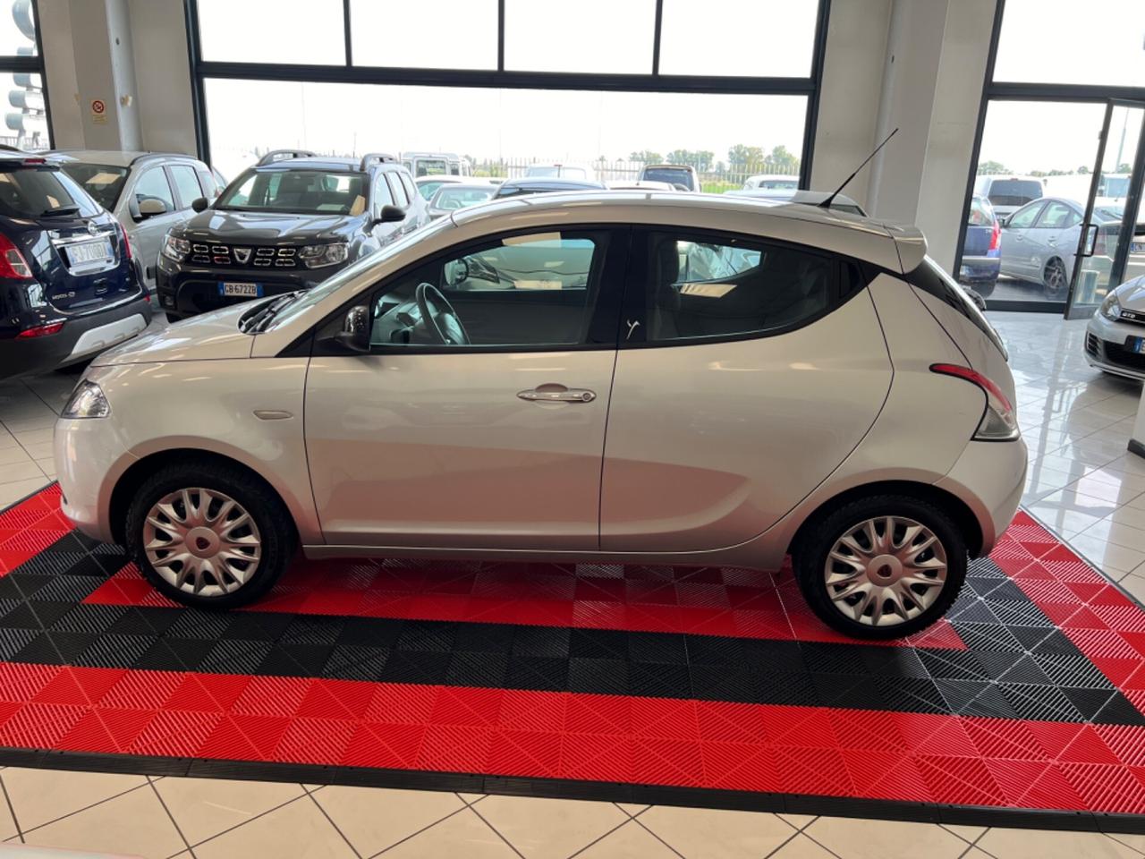 Lancia Ypsilon 1.2 69 CV 5 porte S&S Silver