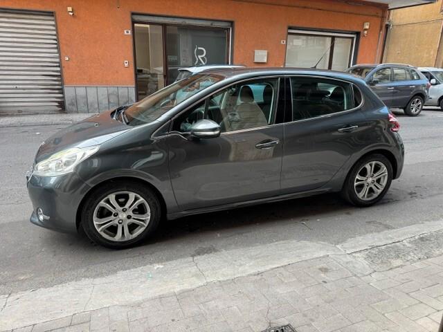 Peugeot 208 1.4 HDi 68 CV 5 porte Allure