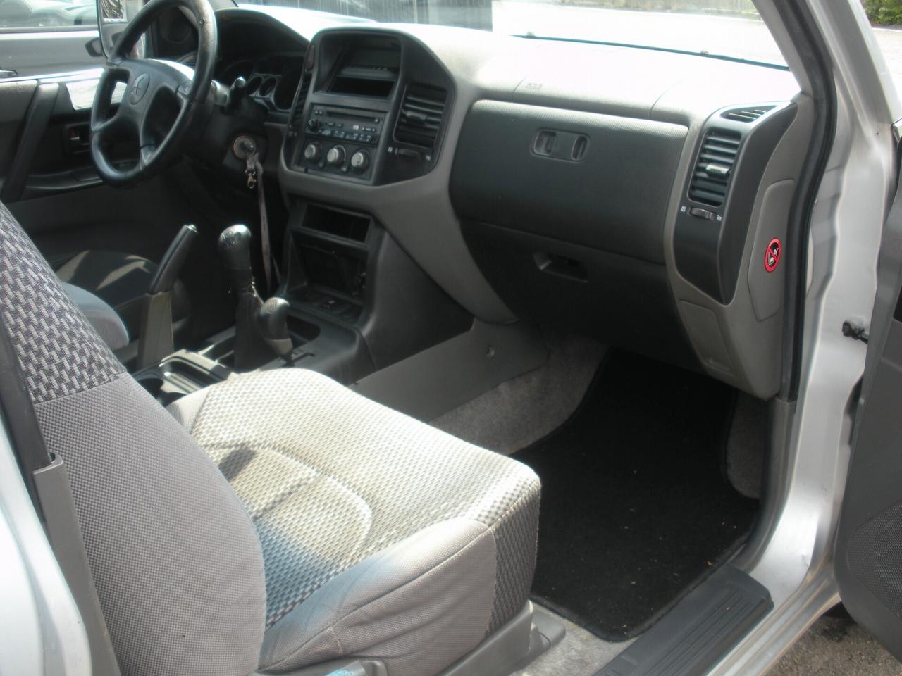Mitsubishi Pajero 3.2 16V DI-D 3p. GLS1 Autocarro