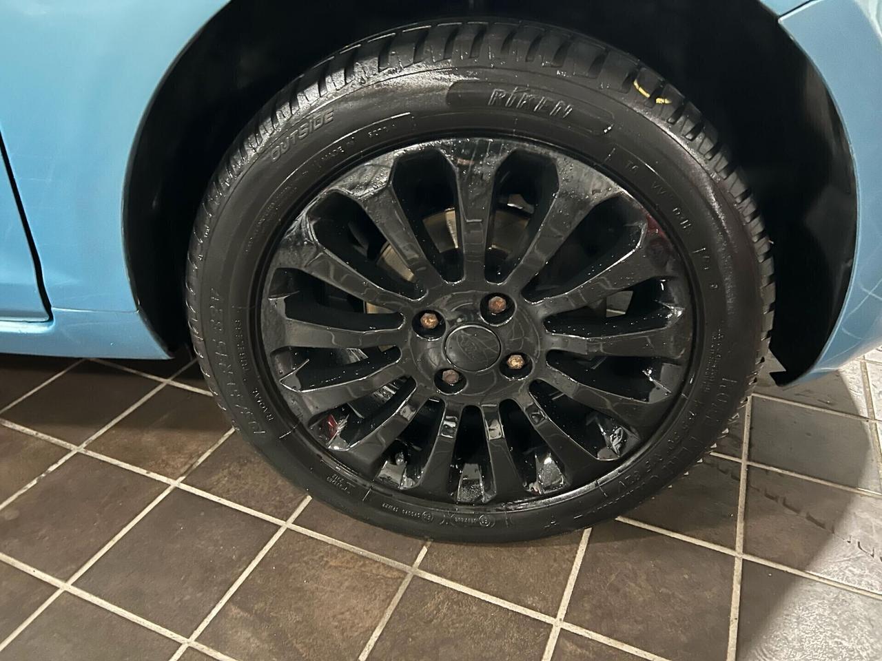 NUOVA FORD KA TITANIUM 1.2 BENZ 70CV