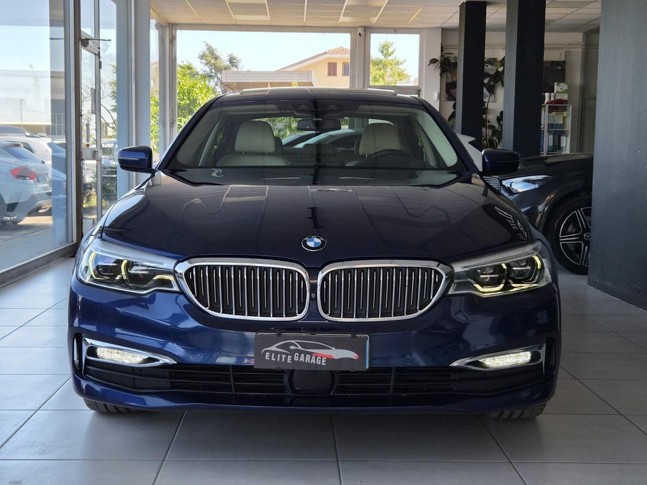 Bmw 530d xDrive Luxury 265cv STRAFUL !!