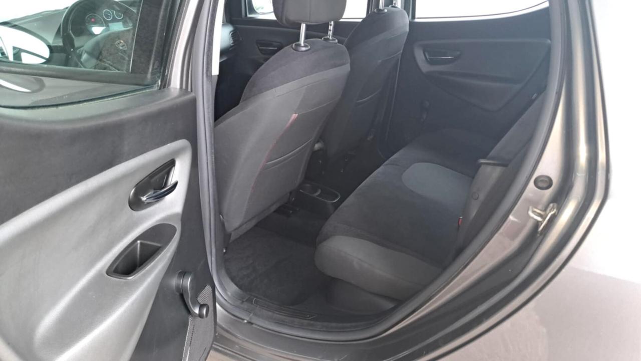 Lancia Ypsilon 1.2 69 CV 5 porte S&S Silver