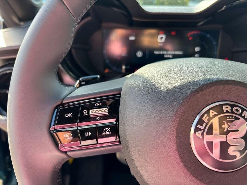 Alfa Romeo Junior 1.2 145 CV Hybrid eDCT6 Speciale KM 0 IVA ESPOSTA Tua a soli 269 Euro al mese