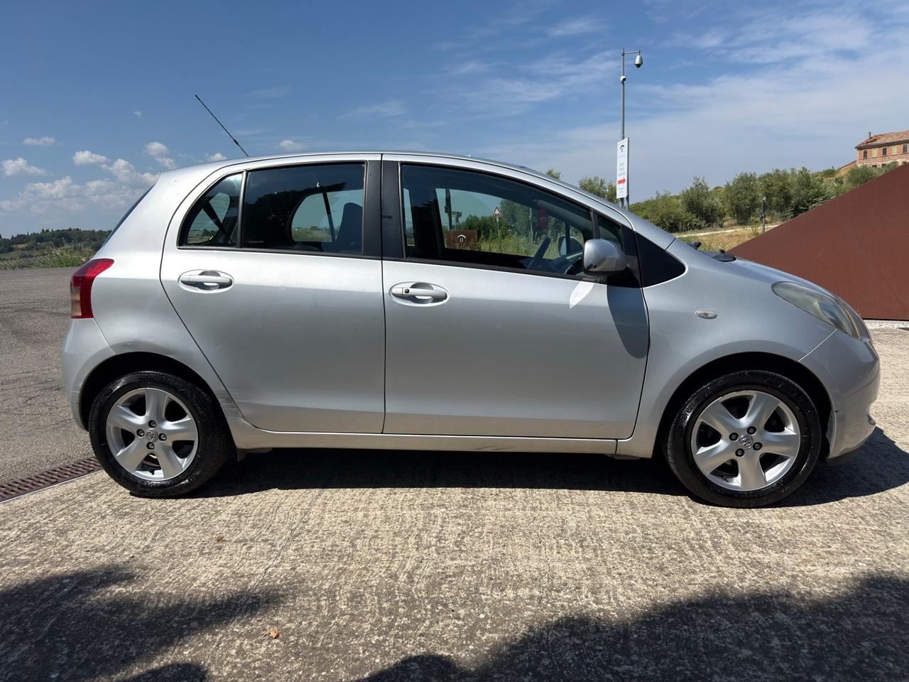 Toyota Yaris 1.3 5 porte Sol PERFETTA