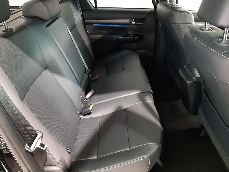 Toyota Hilux 2.8 D A/T 4WD 4 porte Double Cab Invincible