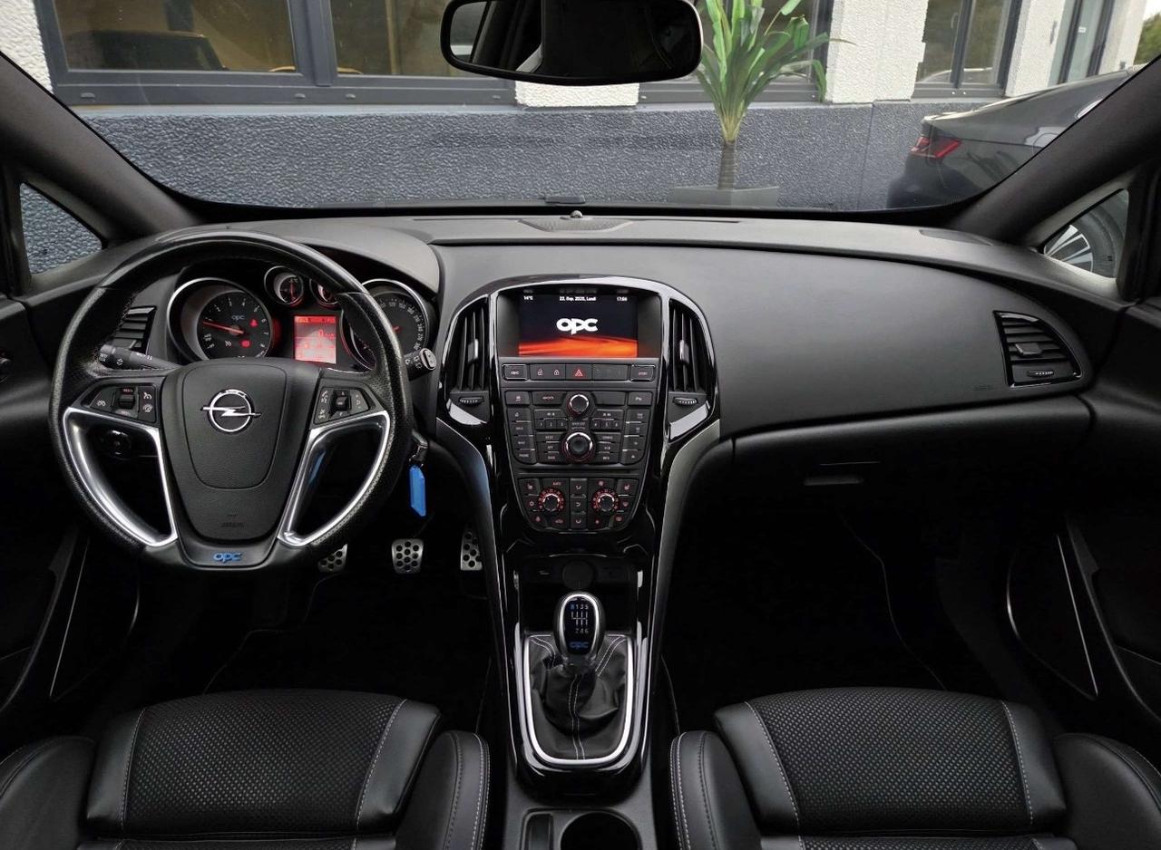 Opel Astra GTC 2.0 Turbo 280CV S&S 3p. OPC