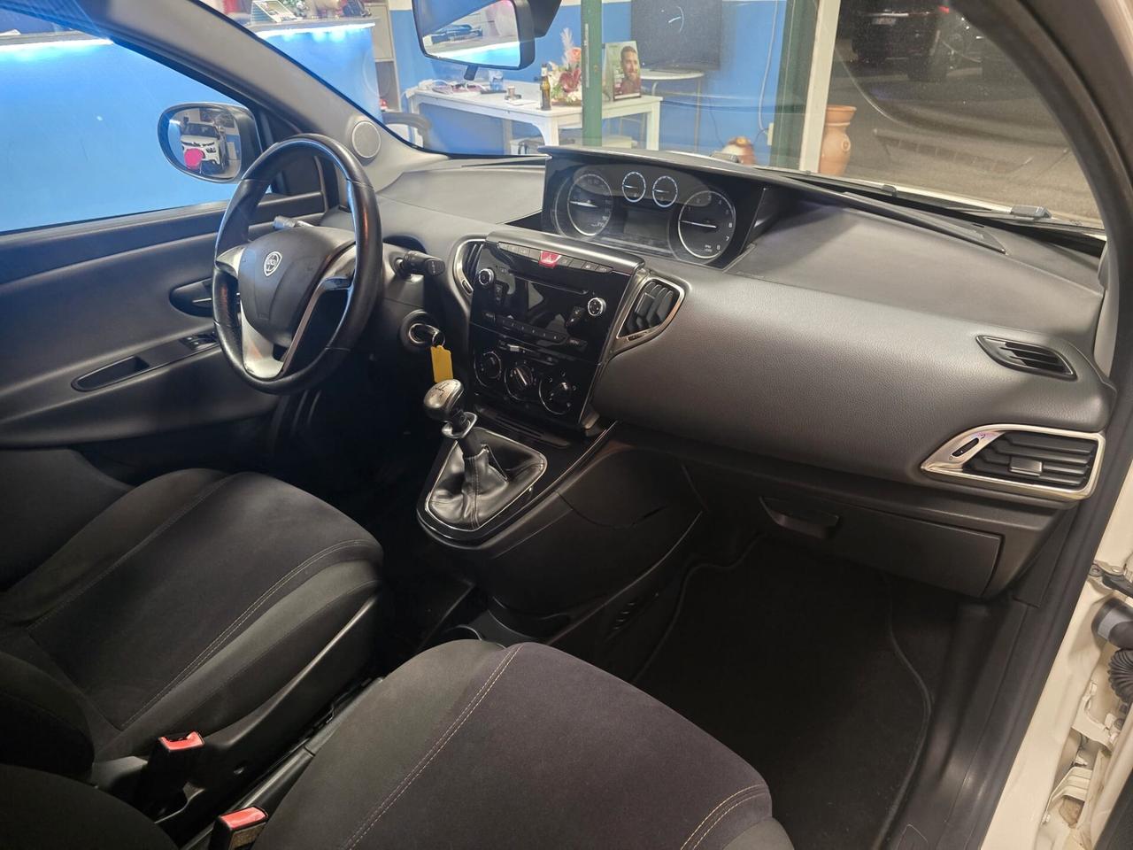 Lancia Ypsilon 1.2 69 CV 5 porte Platinum