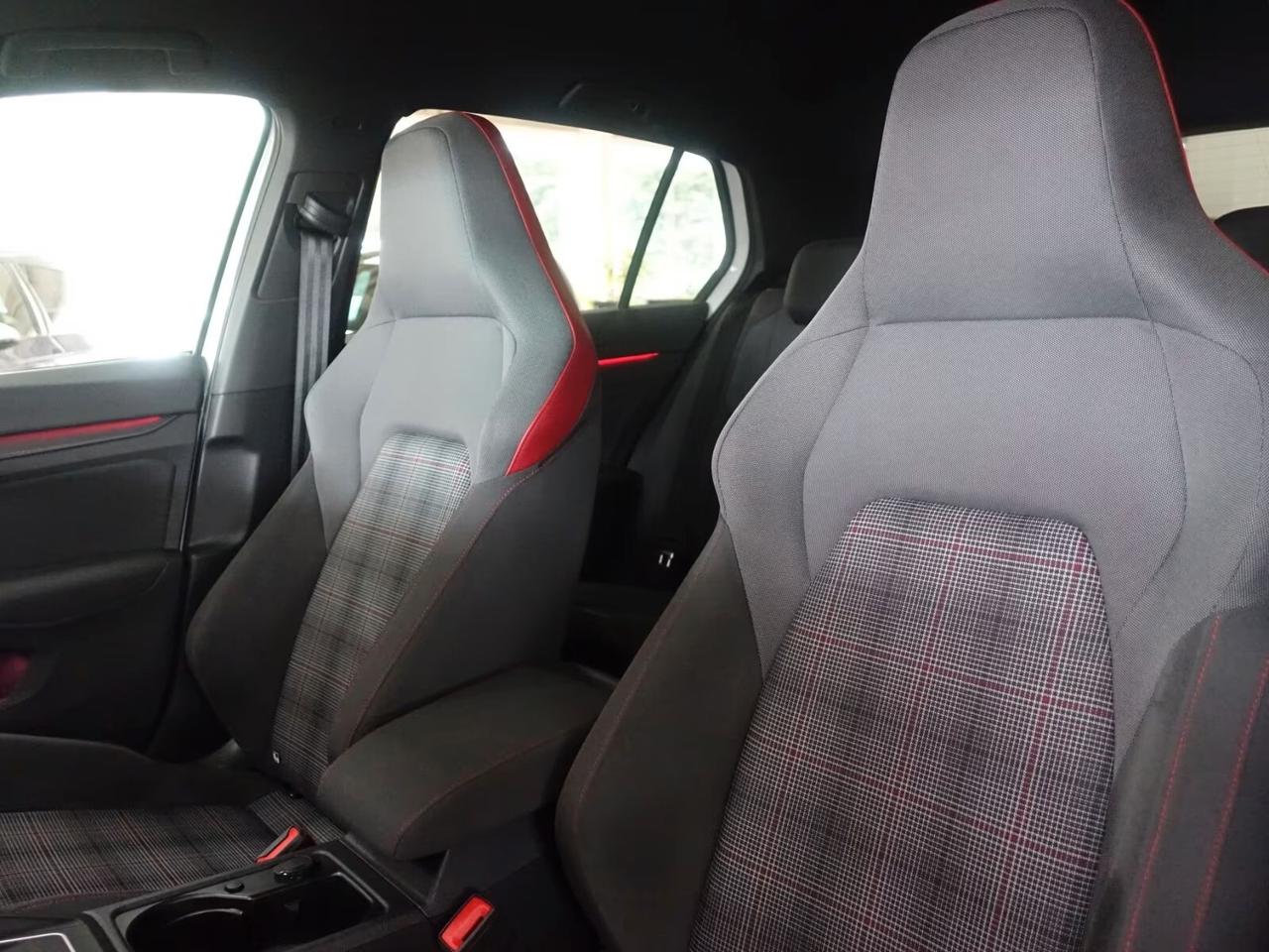 Volkswagen Golf 8 GTI 2.0 TSI DSG RETROC/FENDI/