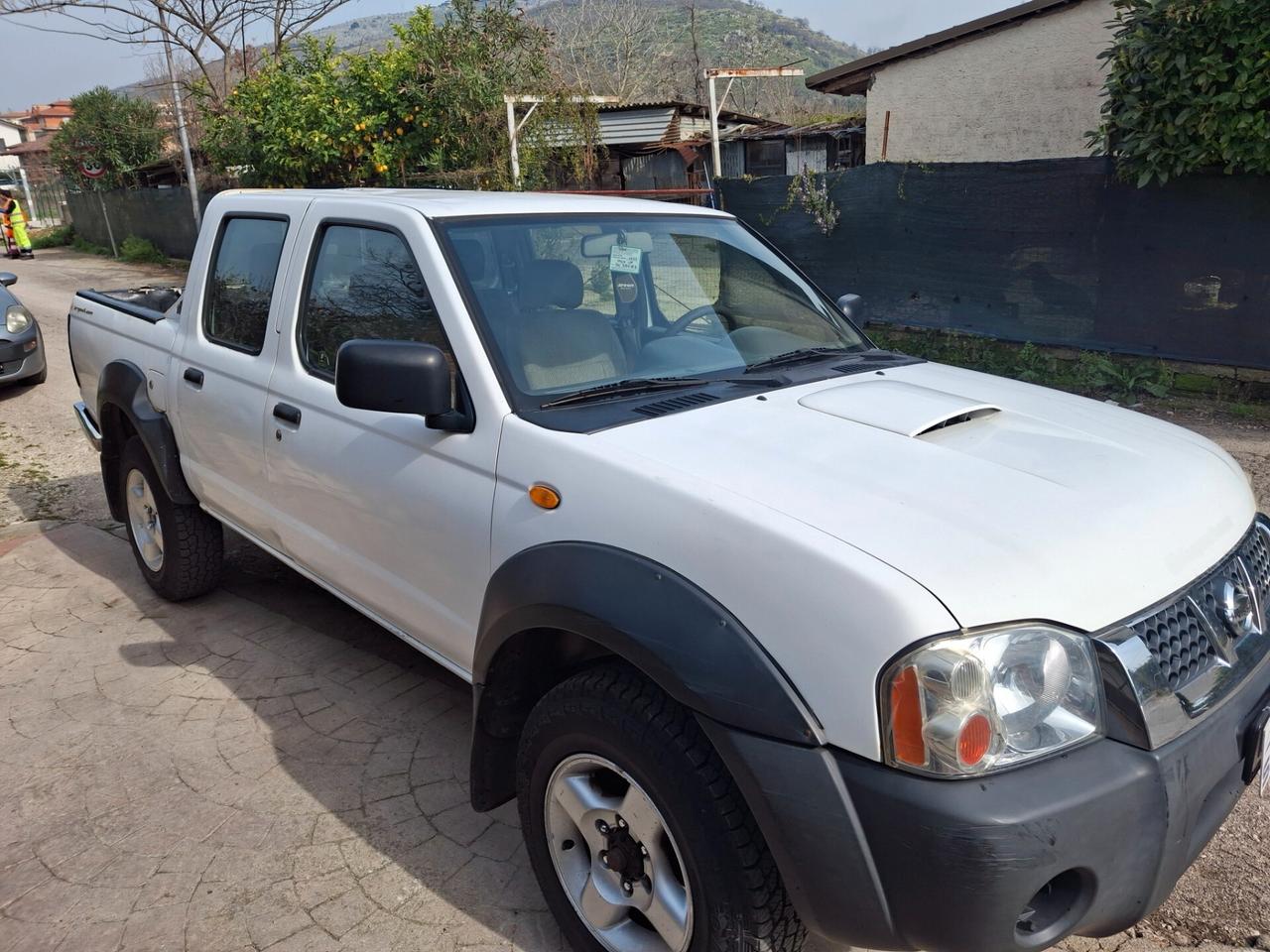 Nissan Navara 2.5 dCi 4 porte Double Cab SE gancio traino