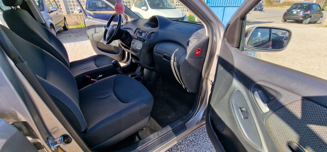 Toyota Yaris 1.0 5porte Sol 100.000km