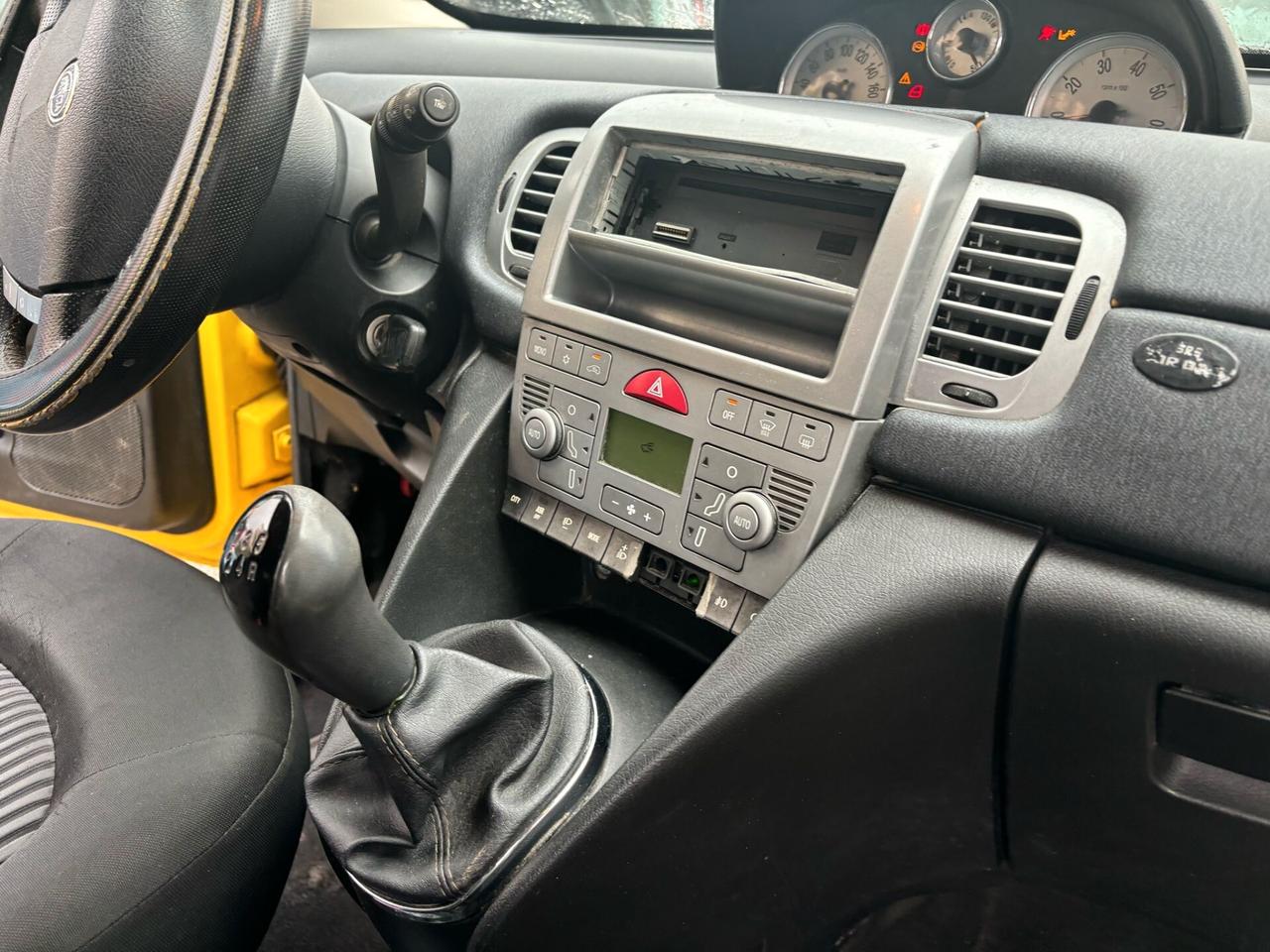 Lancia Ypsilon 1.3 MJT 105 CV Sport MomoDesign