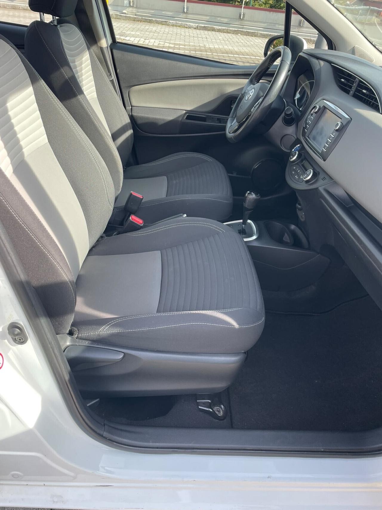Toyota Yaris 1.5 Full Hybrid 5 porte Active 12 MESI GARANZIA