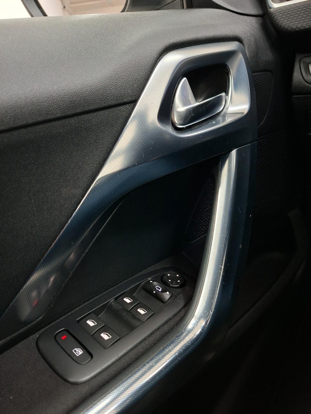 Peugeot 2008 Allure 1.6 BlueHDi 100cv