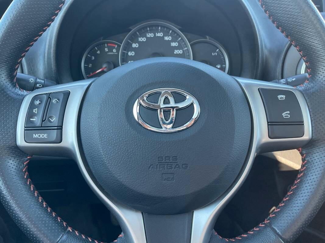 Toyota Yaris 1.4 d-4d 5p con TETTO PANORAMICO E NAVI