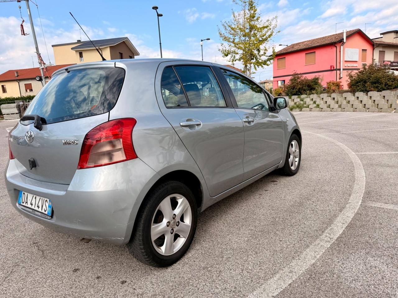 Toyota Yaris 1.3 5 p NAVI 2A SERIE