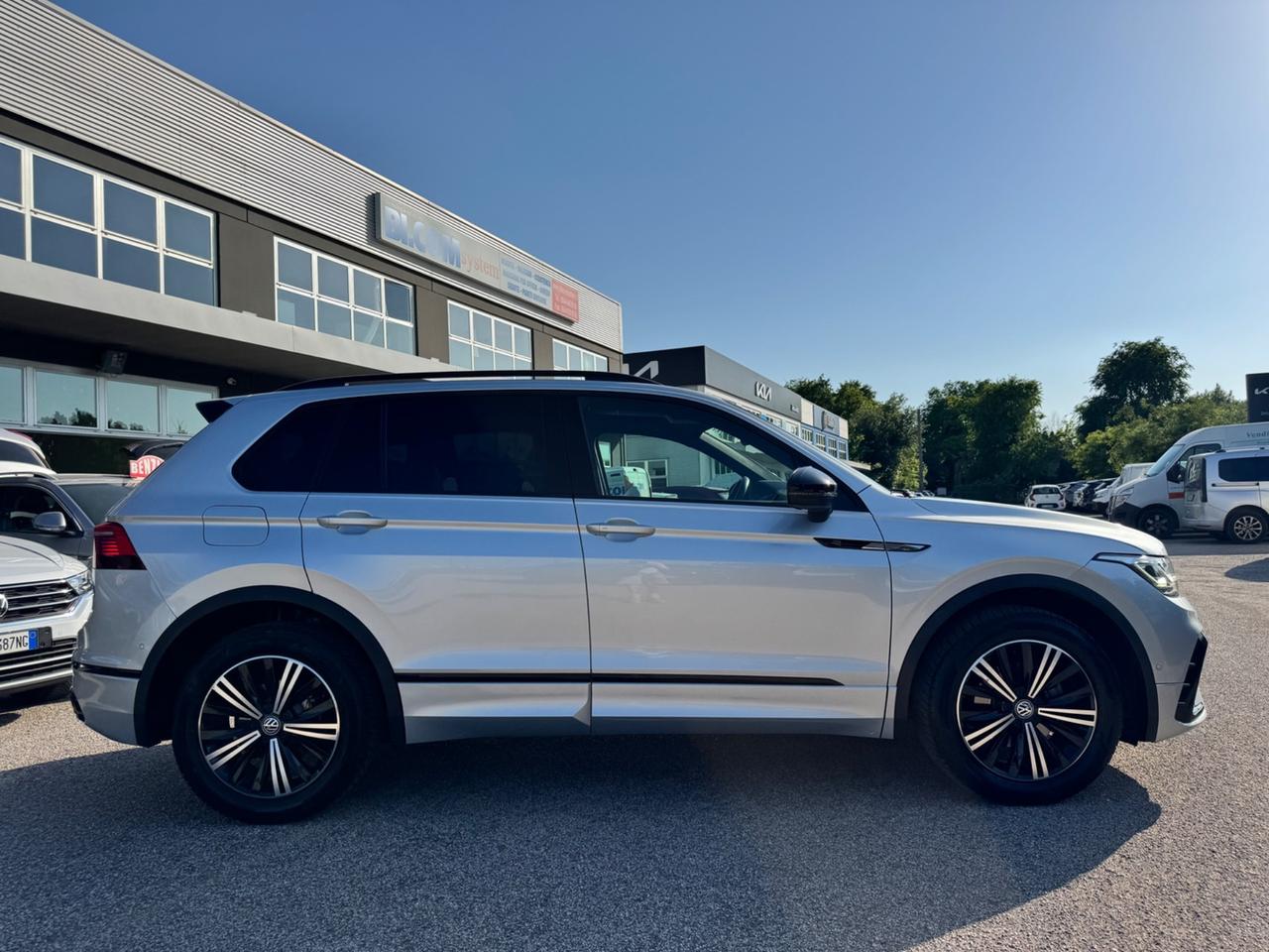 Volkswagen Tiguan R-LINE 2.0 TDI 150 CV DSG 4MOTION