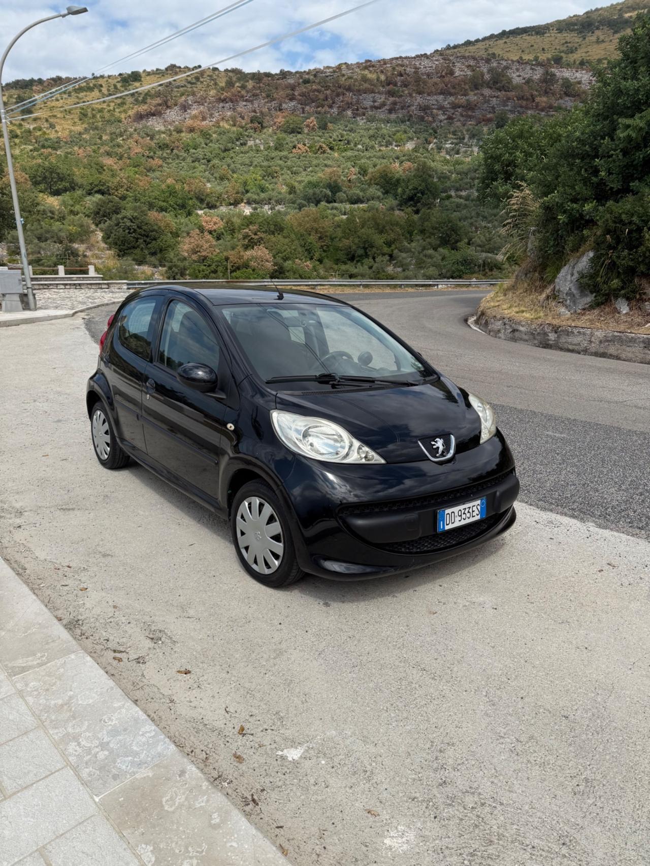 Peugeot 107 1.0 68CV 5p. Sweet Years ok neop.