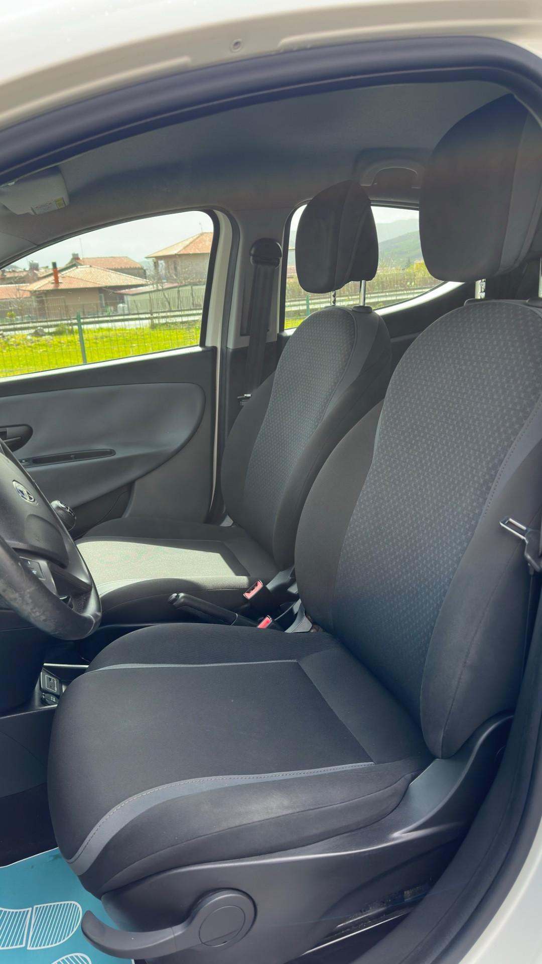 Lancia Ypsilon 1.3 MJT 16V 95 CV 5 porte S&S Silver