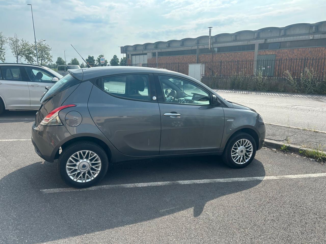 Lancia Ypsilon 0.9 TwinAir 85 CV 5 porte Metano Ecochic Gold