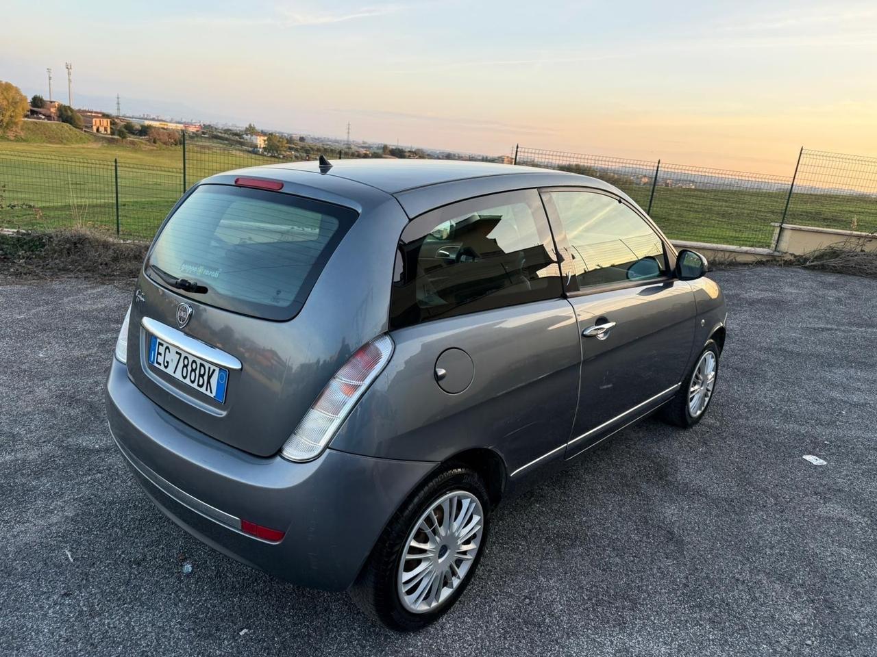 Lancia Ypsilon 1.2 69 CV Unyca