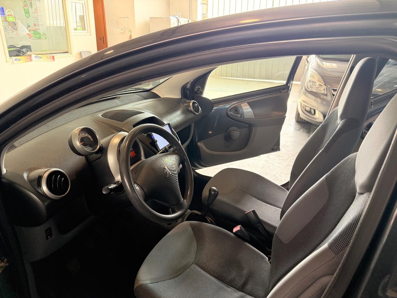 Peugeot 107 1.0 68CV 5p. Sweet Years neopatentati