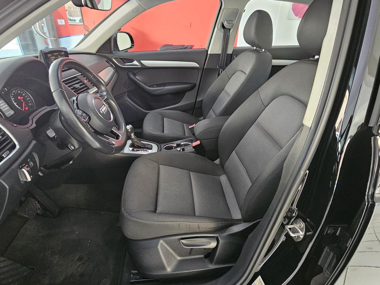 Audi Q3 2.0 TDI 120 CV Business