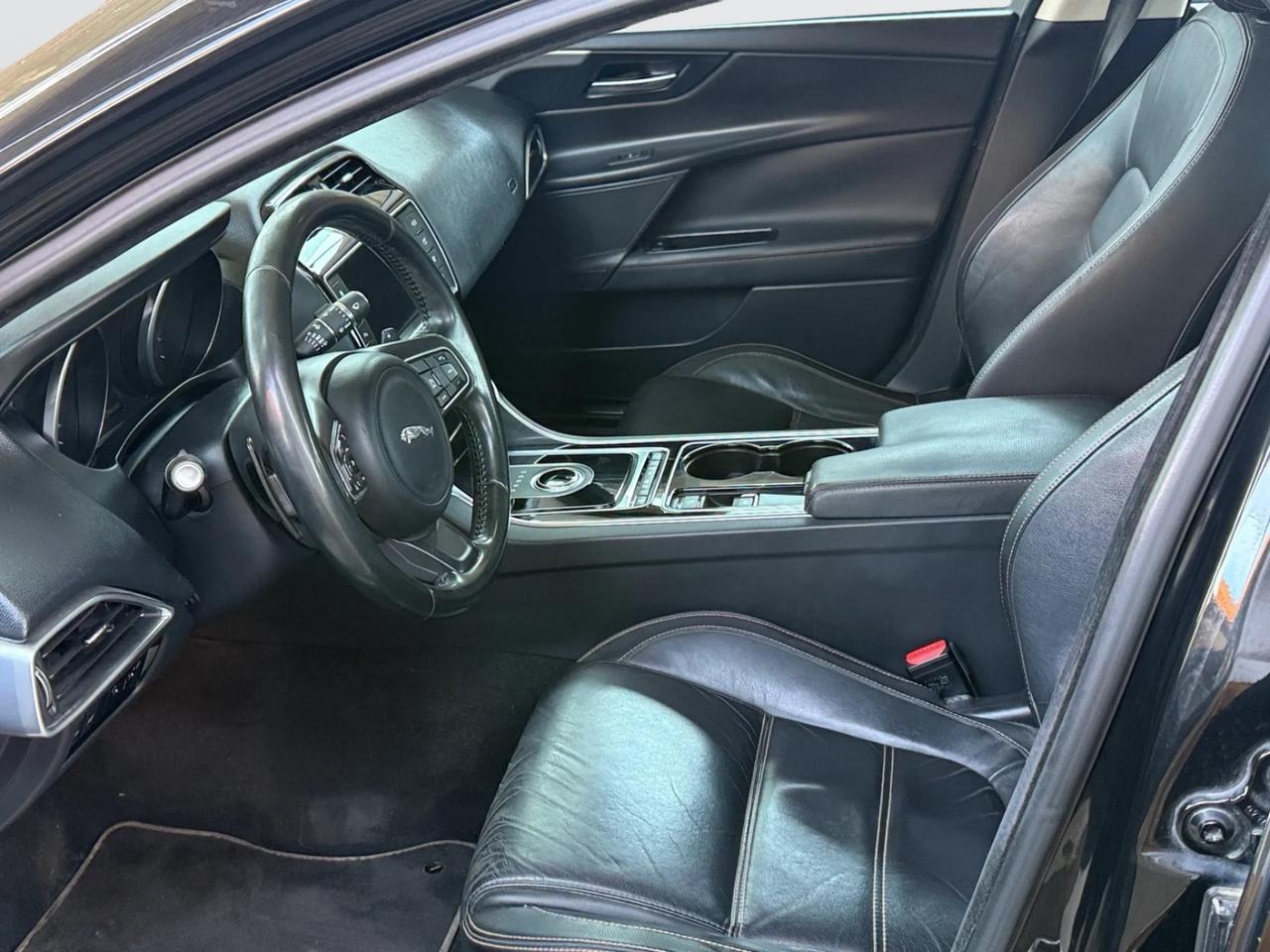 JAGUAR XE*2.0*180 CV*R-LINE*