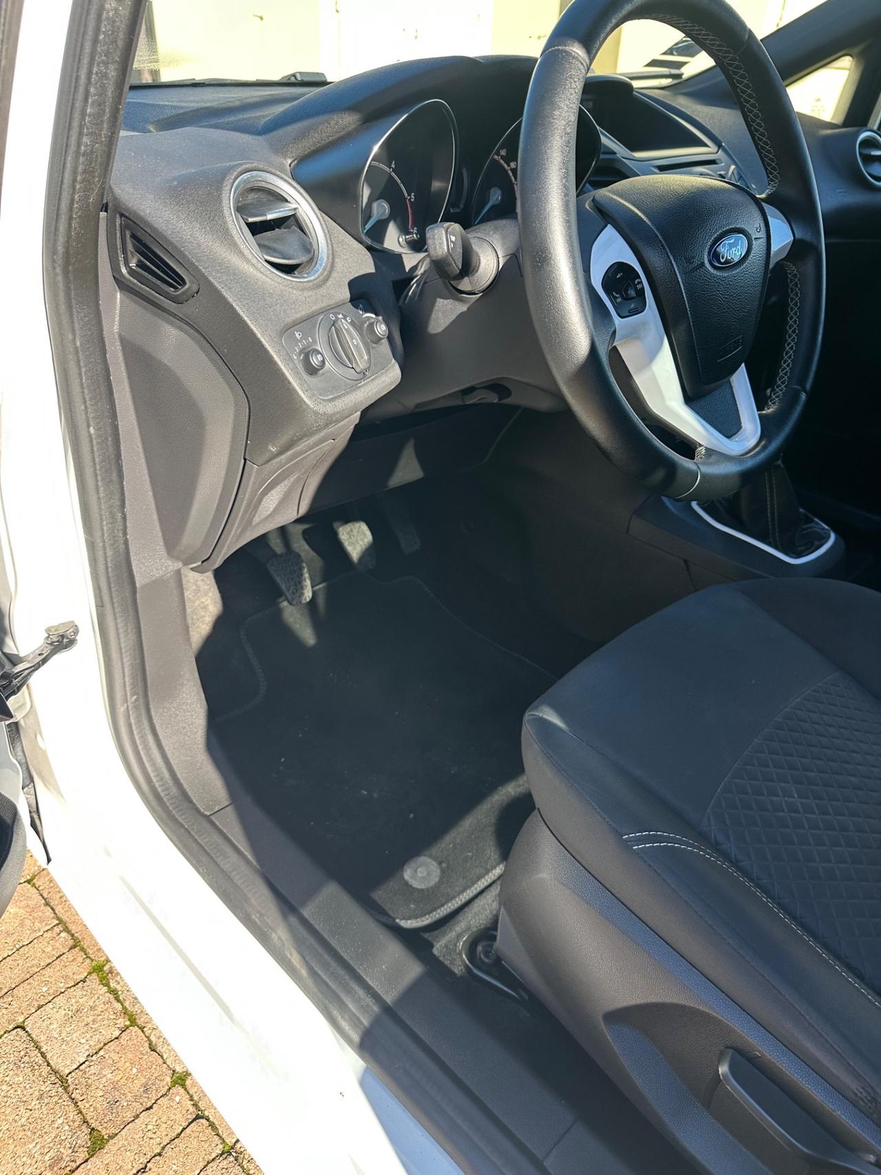 Ford Fiesta 1.5 TDCi 75CV 5 porte Black & White Edition