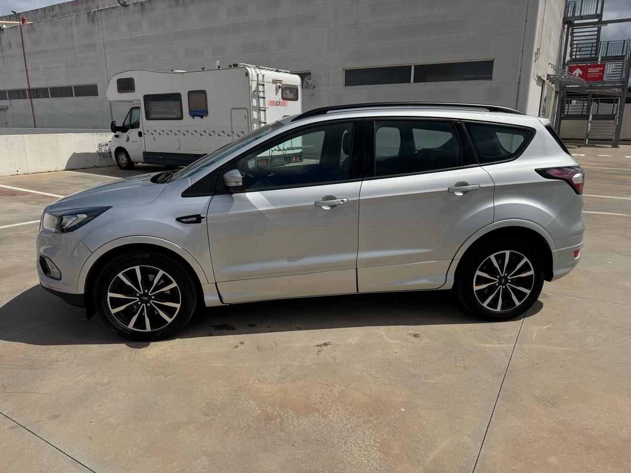 Ford Kuga 1.5 TDCI 120 CV S&S 2WD ST-Line