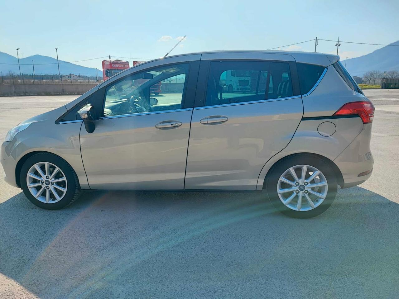 Ford B-Max con sedile girevole