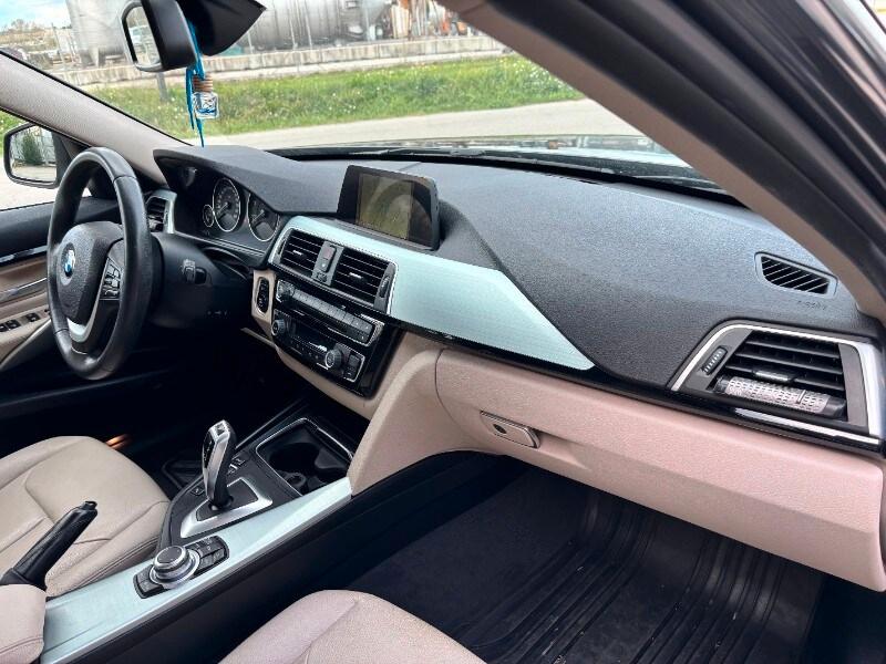 BMW Serie 3 (F30/31) 318d Touring Luxury