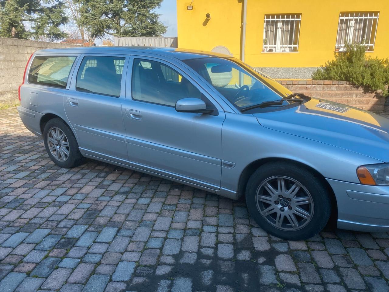 Volvo V70/XC70 V70 2.4 D5 20V cat Summum automatica