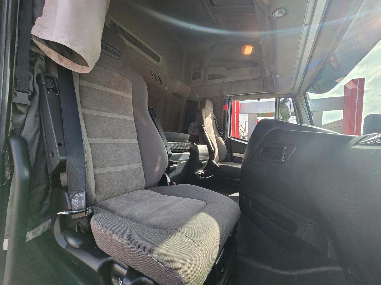 IVECO STRALIS HI-WAY 460 2017