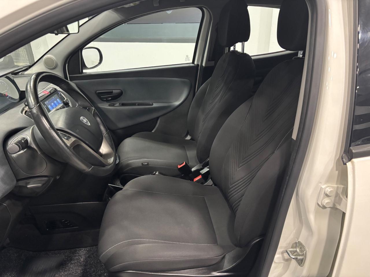 Lancia Ypsilon 1.0 FireFly 5 porte S&S Hybrid Gold Plus