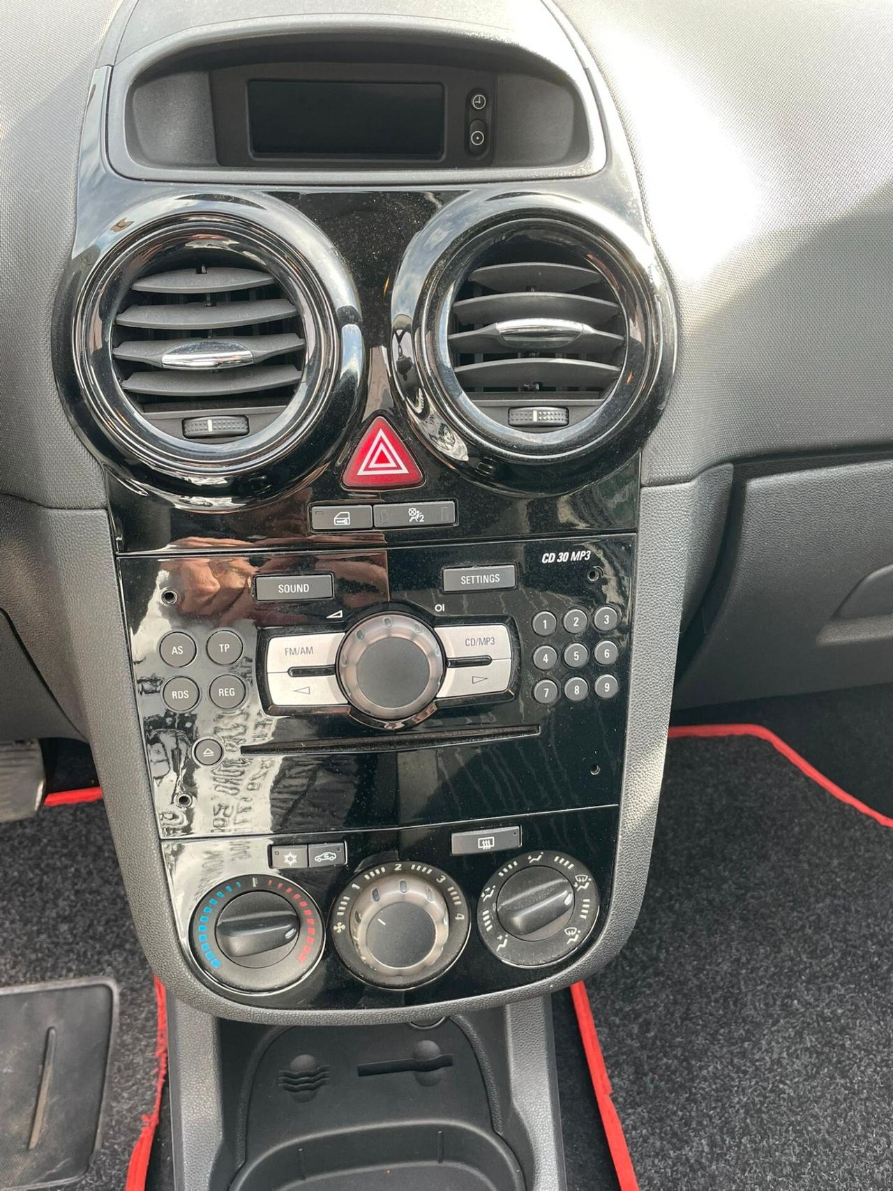 Opel Corsa 1.2 3 porte b-color