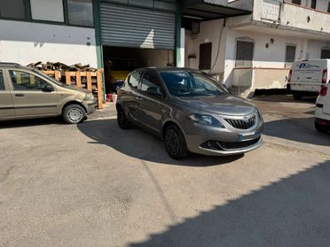 Lancia Ypsilon 1.0 FireFly 5 porte S&S Hybrid Alberta Ferretti