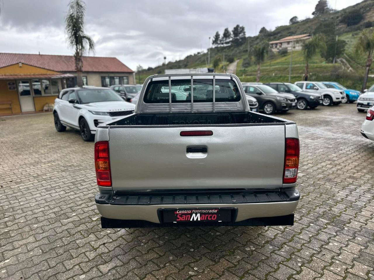 Toyota Hilux 2.5 D-4D 4WD 4p. Double Cab DLX